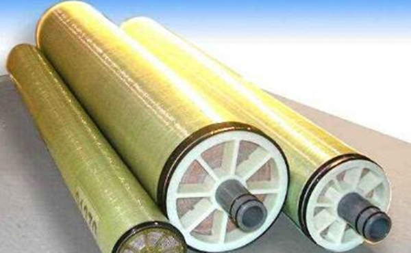 东丽RO膜东丽RO膜工作原理是将纯水与含有溶质的溶液用一种只能通过水的半透膜隔开，此时，纯水侧的水就自发的透过半透膜，进入溶液一侧，溶液侧的水面升高，这种现象就是渗透。