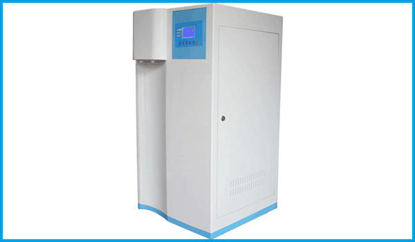 真正的智能医用实验室超纯水机：采用微处理器自动控制.系统具有自动判别预处理柱、反渗透膜、纯化柱，超纯柱、微滤、超滤、紫外灯管等失效功能。并能声光报警，以保证机器处在最佳运行状态。