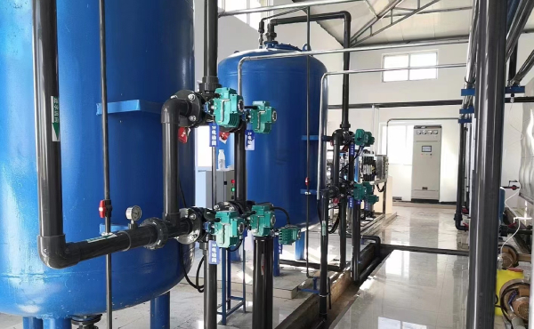 钢铁冶金高炉冷却循环水系统简介钢铁冶金高炉冷却循环水系统是高炉生产的核心保障系统，主要为高炉炉体、炉缸、炉底及热风炉等关键设备提供冷却服务，是防止高炉高温熔蚀、延长