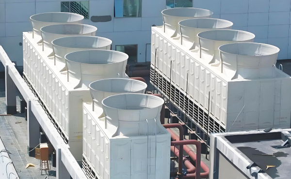 数据中心冷却循环水系统简介数据中心冷却循环水系统是保障数据中心安全稳定运行的核心配套系统，主要为服务器、交换机、机柜及制冷机组等核心设备提供冷却服务，是控制机房环境